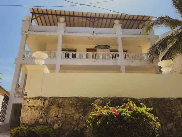 En la foto se muestra el objeto Surfer Grill, Alojamiento en puerto Colombia, Pradomar, Habitación Tulum ubicado en la ciudad de Pradomar.