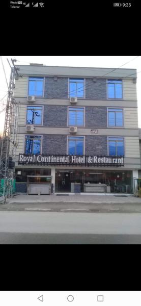 Na fotografii je vidět objekt Royal Continental Hotel Gojra nacházející se ve městě Narān.