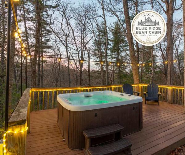 Na fotografii je vidět objekt 6-Bed Family Retreat Hot Tub Game Room Playground nacházející se ve městě Marshall.