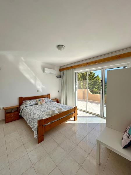 Na fotografii je vidět objekt Green View Appartment (Thanasis 2) nacházející se ve městě Kalavárda.