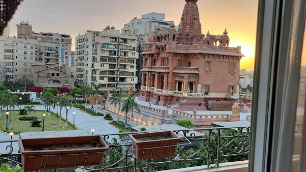 A la foto es mostra l'objecte Elegant Flat-Heliopolis-with iconic Baron Palace situat a la ciutat de El Caire.