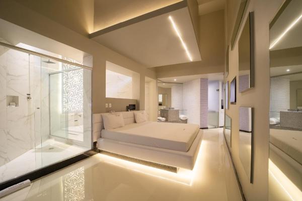 A la foto es mostra l'objecte Motel Platinum situat a la ciutat de Londrina.