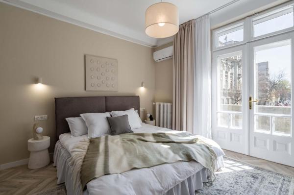 Billede 8: Refined & Spacious 3-Bedroom Flat Near Cismigiu, Balcony with Boulevard Views