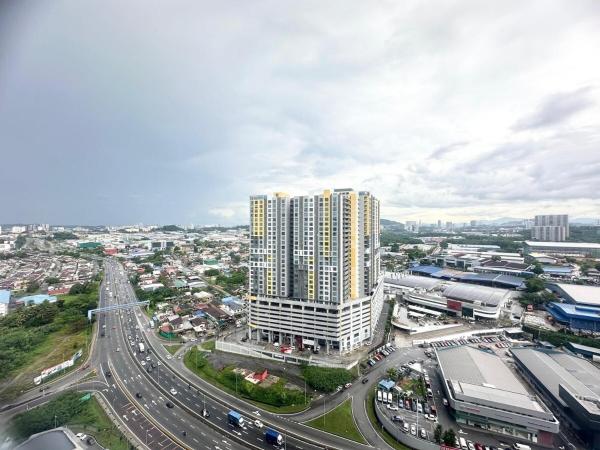 Simfoni - Big Balcony, Self Check In, Free Netflix, 200mbps Wifi, Parking at level 1 photo 2