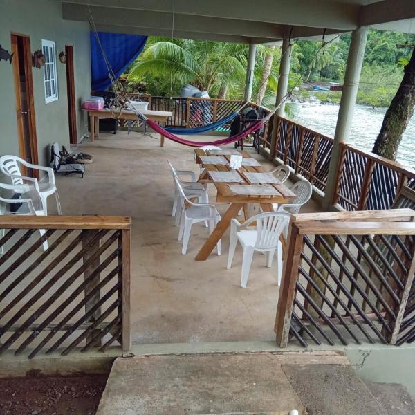 Na fotografii je vidět objekt Beachfront Family EcoParadise to Coiba IslQueen nacházející se ve městě Islote de Lerín.
