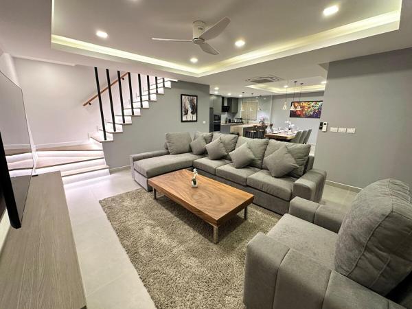 Super Luxury 3 Bedroom Private Pool Villa With Jacuzzi, Near 711, 10 Minutes To Walking Street And Pattaya Beach - Mt8 - Pattaya