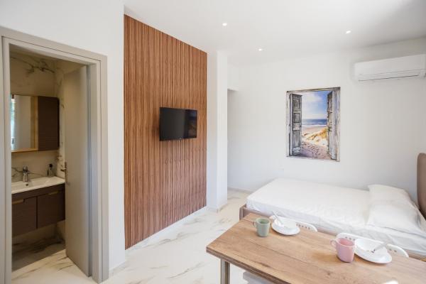 Na zdjęciu widoczny jest obiekt Sunny Sofi Studios położony w mieście Planos.