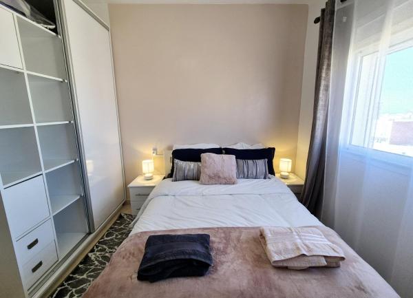 A la foto es mostra l'objecte cloud appartement vue sur la montagne et kasbah situat a la ciutat de Agadir.