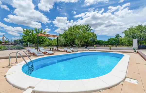 A la foto es mostra l'objecte Pet Friendly Home In Pridraga With Wifi situat a la ciutat de Pridraga.