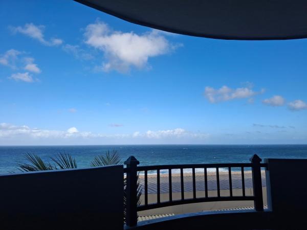 På billedet ses objektet Beachfront - Sunrise Views beliggende i byen Westbrook.