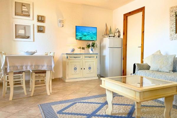 På bildet vises objektet Domus Costa Smeralda Sardinian House som ligger i byen Cugnana Verde.