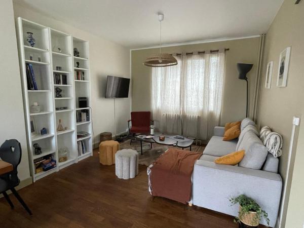 A la foto es mostra l'objecte Chez Léonine, maison en centre ville situat a la ciutat de Tours.
