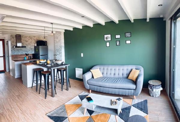 På billedet ses objektet Charmant appartement T3 avec terrasse en rez de jardin sur le Golf e L'Odet beliggende i byen Bénodet.