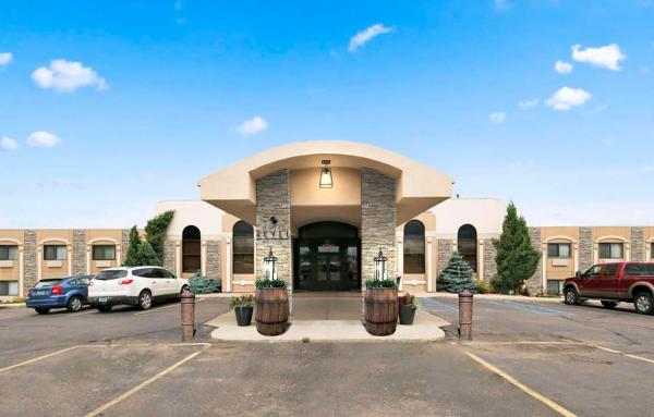Na zdjęciu widoczny jest obiekt Revel Hotel Minot - SureStay Collection by Best Western położony w mieście Minot.