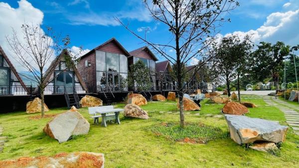En la foto se muestra el objeto Quinn Homestay ubicado en la ciudad de Bảo Lâm.