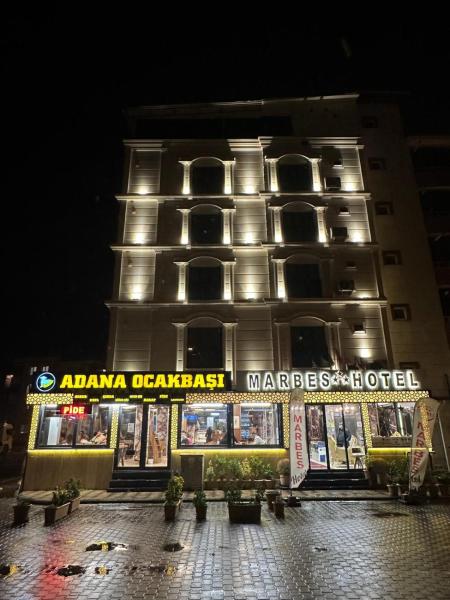 På billedet ses objektet Marbes HOTEL beliggende i byen Ahmetçe.