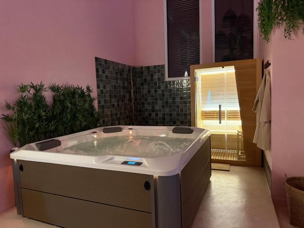 På bilden syns objektet VillaNoor&Spa AdultOnly som ligger i staden Les Moëres.