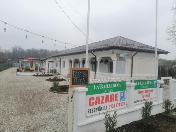 Na fotografii je vidět objekt La Barachina nacházející se ve městě Comana.