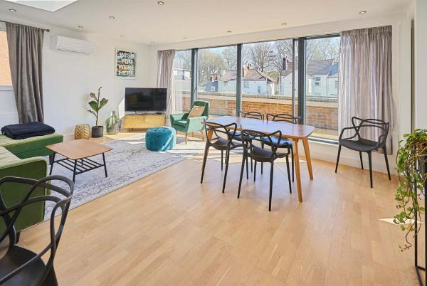 Foto 9: Host & Stay - Palm Penthouse
