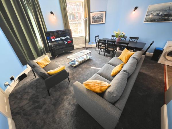 Luxury 4-Bedroom Apartment in Oxford Street, London