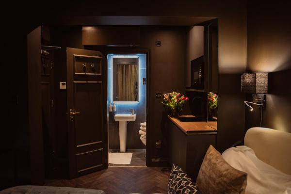 Foto 2: Small Studio with En Suite Bath & Kitchenette
