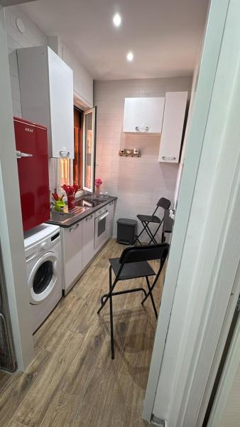 Na fotografii je vidět objekt Miranda's house nacházející se ve městě Neapol.
