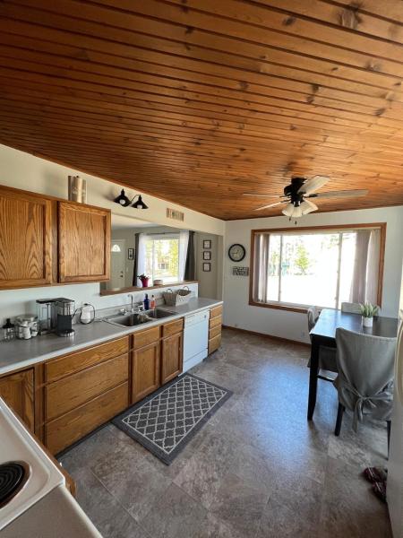 A la foto es mostra l'objecte Brookside Retreat, LLC situat a la ciutat de Fremont.