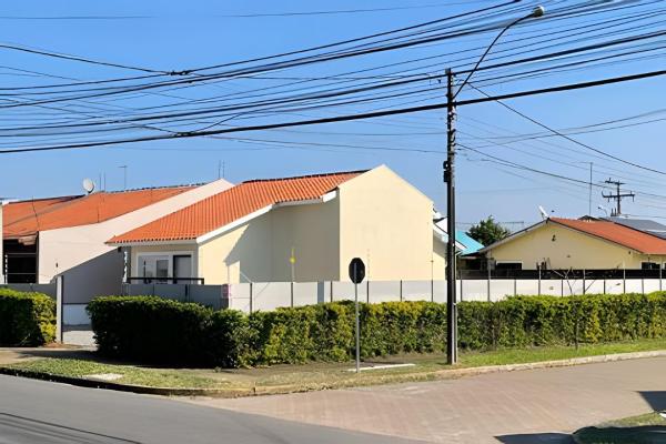 Op de foto is het object Canoas/RS-Linda Casa 3 qtos 8P próx ULBRA / REFAP te zien, gelegen in de stad Canoas.
