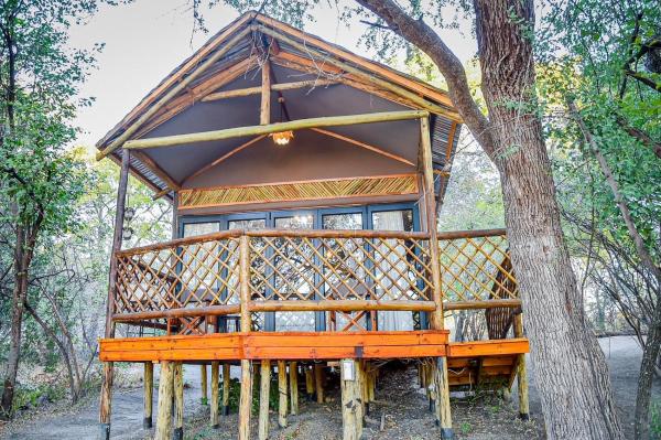 Rustic Gate Lodge and Campsite, Маун