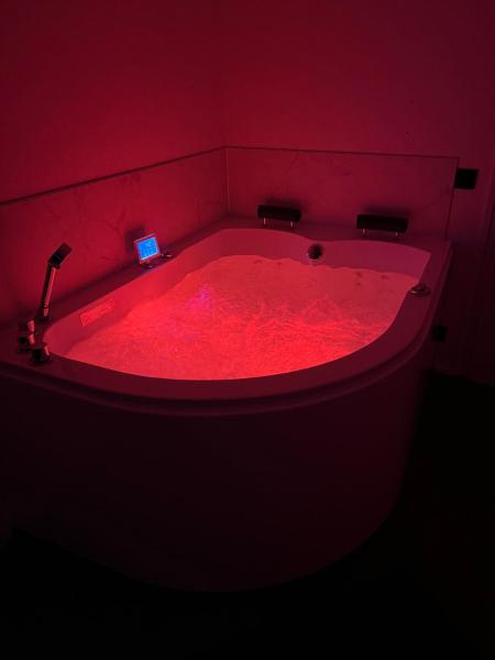 Foto 3: Jacuzzi & free parking at Andries Place