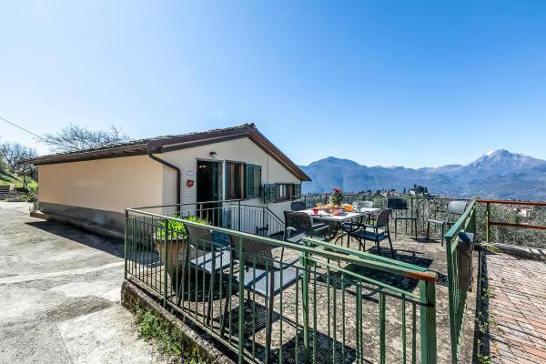 Family Friendly Rosa House Amazing View - Happy Rentals - Provincia di Lucca