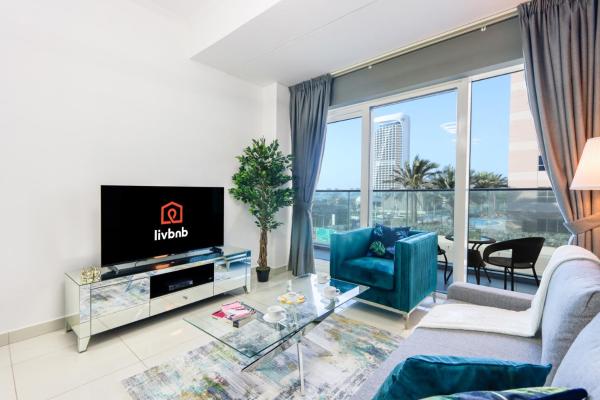 Na fotografii je vidět objekt 1BR with Balcony, Steps from JBR & Marina Walk nacházející se ve městě Dubaj.