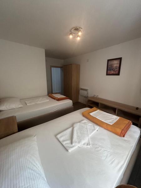 写真にはUb市にあるApartman Popovic 2が写っています。