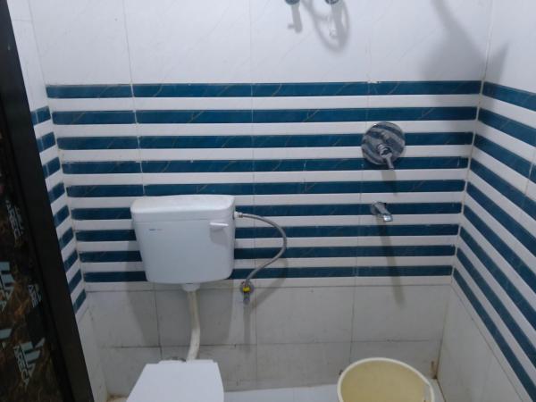 På bilden syns objektet Abhay Paying Guest House som ligger i staden Ayodhya.