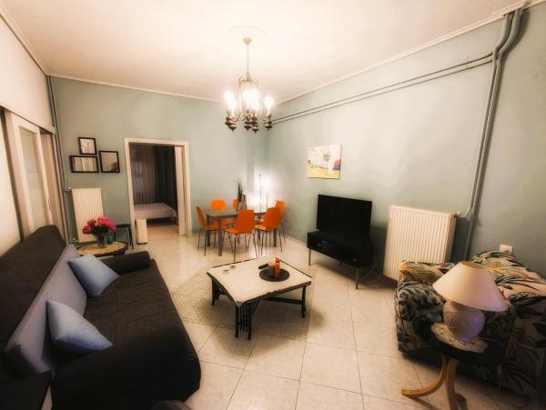 A la foto es mostra l'objecte Άνετο ισόγειο διαμέρισμα με αυλή situat a la ciutat de Volos.