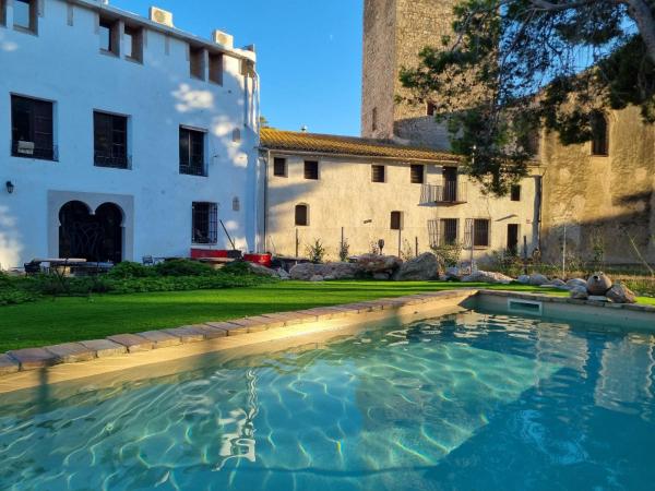 A la foto es mostra l'objecte Castell Granadella situat a la ciutat de L'Ampolla.