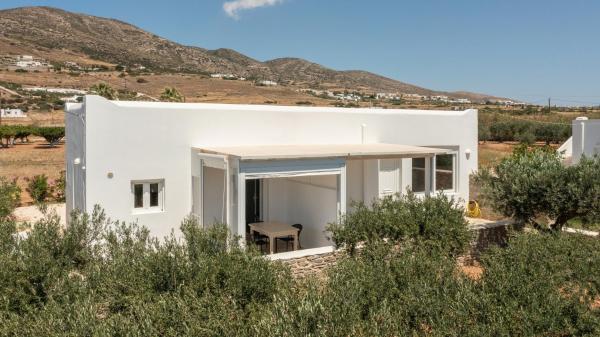 På bildet vises objektet Andriana's 2 - Cycladic Home with Garden , Paros som ligger i byen Drios.