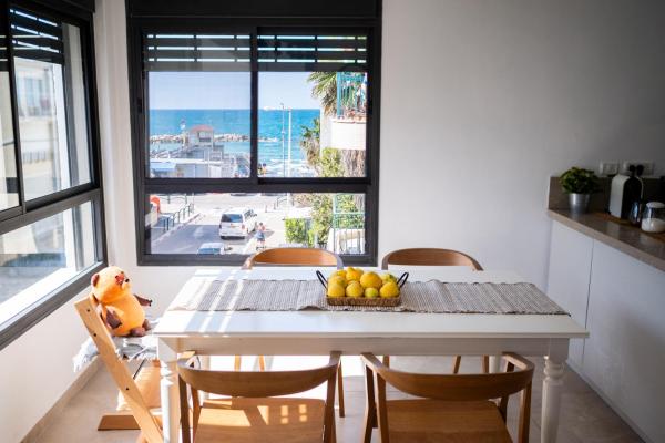 En la foto se muestra el objeto Beachside Spacious 2BR Family Home ubicado en la ciudad de Bat Gallim.