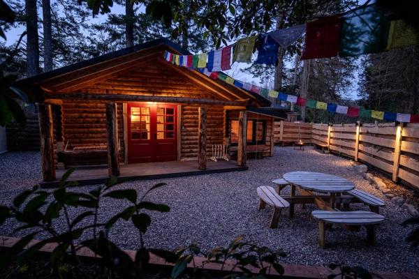 På bildet vises objektet The Happy Cabin Woodland Hideaway by the River som ligger i byen Banavie.