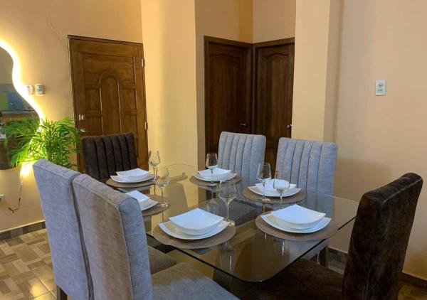 Family Apartment in San Cristóbal with 2 Bedrooms, 4 Beds, Living Room, Dining Area, Kitchen, Satellite WiFi and 1 Bathroom with Hot Water - CoralBay - Galápagos Home, Puerto Baquerizo Moreno