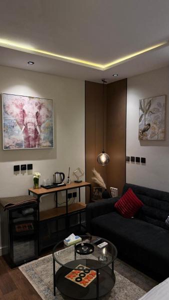 A la foto es mostra l'objecte استديوا مريح بطابع انيق ودافئ بالملقا situat a la ciutat de Riad.