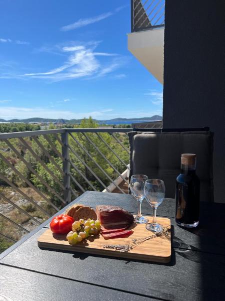 A la foto es mostra l'objecte Filomena situat a la ciutat de Vodice.