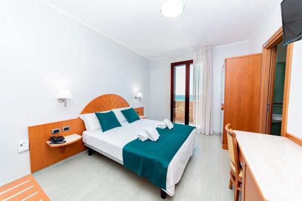 På bilden syns objektet Hotel Alba som ligger i staden Torre Lapillo.