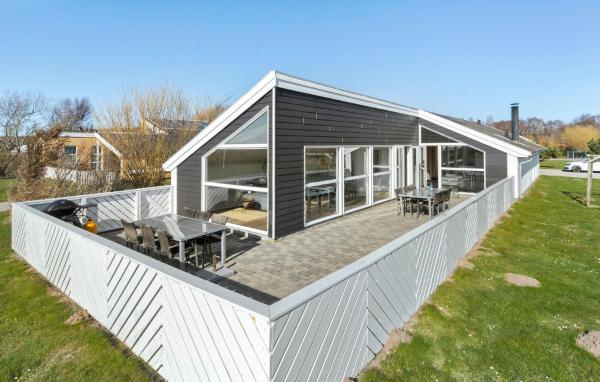 A la foto es mostra l'objecte Holiday Home Gåsehagevej Iv situat a la ciutat de Ebeltoft.