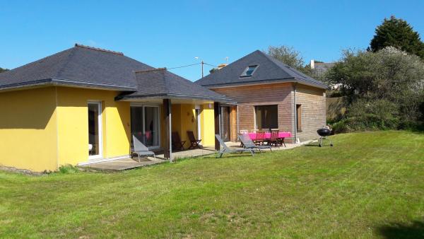 Nella foto è visibile l'oggetto Grande maison sur propriété près de la plage de Morgat situato nella città di Crozon.