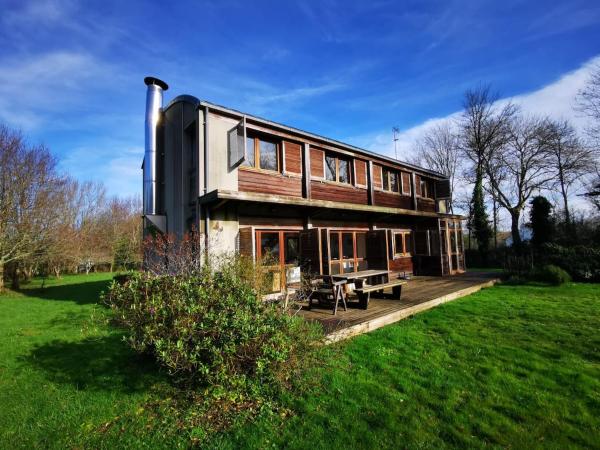 A la foto es mostra l'objecte Maison atypique 150m2, au calme et mer à proximité situat a la ciutat de Brigneau.