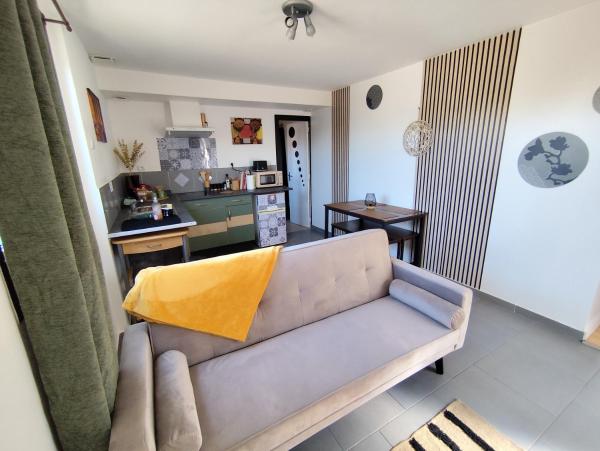 A la foto es mostra l'objecte Meublé cosy tt confort, arrivée autonome, proche Cholet et puy du f situat a la ciutat de Trémentines.