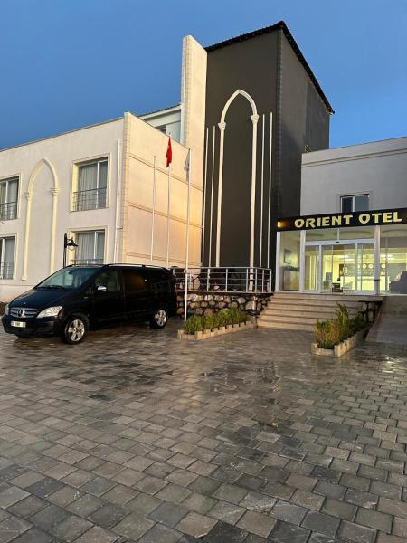 Na zdjęciu widoczny jest obiekt Van Orient Hotel położony w mieście Wan.