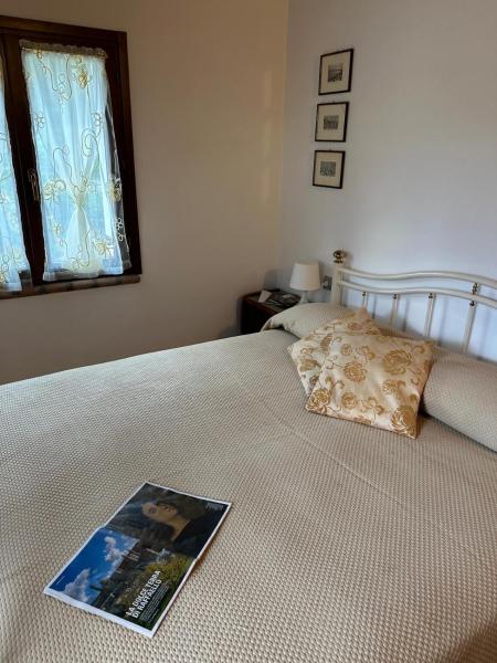 På billedet ses objektet B&B castelboccione stanza gialla condivisa beliggende i byen Il Palazzone.