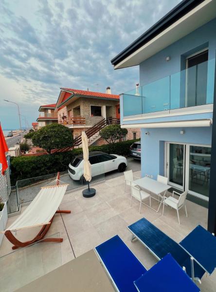 På billedet ses objektet Casa al mare per grandi gruppi beliggende i byen Alta Marina.